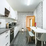 Viveiro's By Galmi Apartman